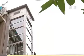 大连中山区为20年老楼加装立式电梯视频封面