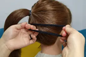 2分钟完成又高又翘的马尾辫教程，发型减龄又显身高，不拽头皮