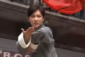大捕房：日本人摆擂台比武，想借此除掉女侠，不料被女侠打爆视频封面