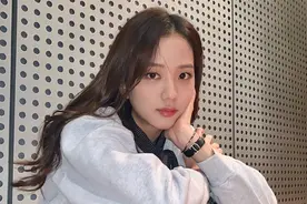 谁再说没开麦？BLACKPINK金智秀JISOO这个造型绝美视频封面