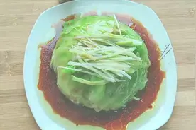 教你甘蓝新吃法，不用炒，做法简单，上桌连菜汤都不剩