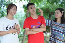 老弟陪姐姐逛公园，谁知女朋友上来就是一大嘴巴子，结局太逗了视频封面