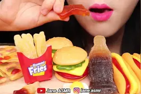 【韩国🇰🇷Jane】美女姐姐今日吃：小汉堡+小薯条视频封面