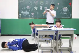同学们玩3秒拍照躲猫猫，没想地瓜总是被同学套路，太逗了视频封面