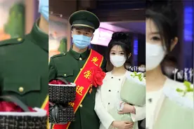 00后小伙当兵两年退役，女孩带男友家人在车站迎接视频封面