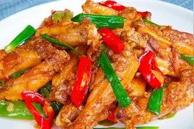 怪不得饭店的炒鸡翅那么好吃，原来诀窍在这里，学会了你也是大厨视频封面