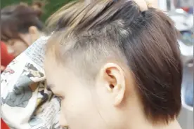 妹子想要款不一样的波波头，直接把鬓角推短，瘦脸时尚美美哒