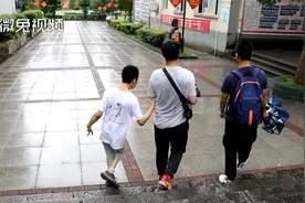逆风飞翔！脑瘫少年高考494分，你就是夜空中最闪亮的主角视频封面