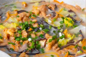吃不完的白菜先别丢，里面加点它，全家都爱吃~视频封面