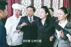 小混混带一帮人砸店，老板娘：有种随便砸！结果刚砸就倒霉了！视频封面