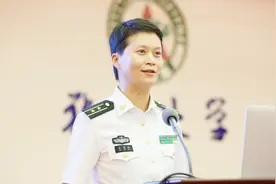 35岁参军入伍当舰长，为何如此“高龄”还能加入中国海军？视频封面