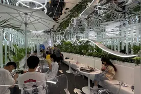 柳州800万装修的网红螺蛳粉店要倒闭了？女老板回应视频封面