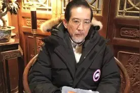 林青霞旧爱秦汉近照，73岁胡须花白帅气不减，离婚37年至今不婚？视频封面