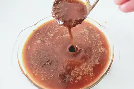 麻辣烫第二集：麻辣烫底料的熬制，工艺复杂，放一勺食物满口留香视频封面