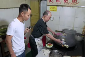 厨师长探店十秒成菜“桥头三嫩”，肚头、腰花、嫩肝，自贡家常味视频封面