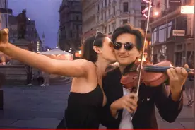 古典音乐库：小提琴炸街！全程高能演奏《加勒比海盗》