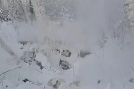 西伯利亚“冰城”雅库茨克-50℃天气下燃起“僵尸火”视频封面
