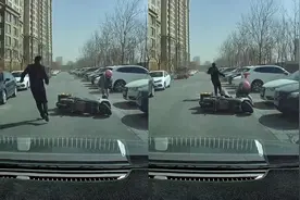 女子骑电动车被风刮倒，汽车大哥连忙下车帮忙，无奈被风吹得老远视频封面