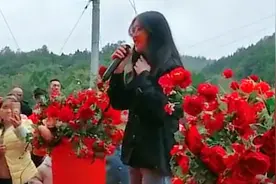 哥哥结婚妹妹深情献唱《暖暖》泣不成声 哽咽之处网友也跟着流泪