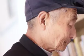 当一辈子医生，81岁爷爷却放弃给老太婆治疗癌症，选择只打葡萄糖视频封面