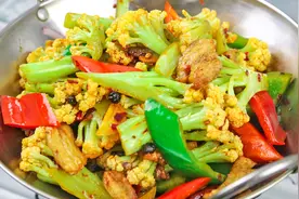 这才是“干锅花菜”的正确做法，香脆可口，下酒下饭，看着就想吃