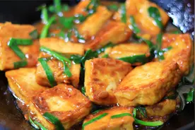 1块豆腐加1把香葱，出锅香气四溢，酱汁饱满真下饭视频封面