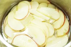 苹果片和食盐泡水，真是厉害，解决了男女朋友的苦恼，回家就试试视频封面