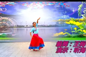 微风吹动你的长发 你的歌声从远处飘来 从此把我的心吹乱