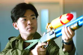 《大赢家》抢银行前后对比，信心满满的强盗，却被大爷一顿暴打