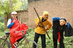 搞笑西游记2：悟空和唐僧一起去西天取经，路上遇到找茬的八戒！视频封面