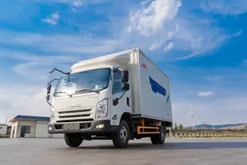 江铃轻卡万里行评测一：空调给力噪音小，跑长途不累人视频封面