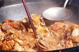 炖排骨什么时候放盐？厨师长亲自教你，让你炖出的排骨甜香软烂视频封面