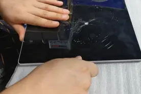 微软surface屏幕碎了，不用再去被宰！自己在家也可以轻松换屏！视频封面