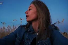 美国高中女生一个人的旅行(中字）视频封面