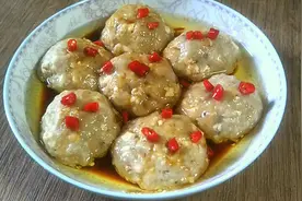 猪肉跟茄子真是绝配，做出来的丸子，原汁原味，去饭店都吃不到视频封面