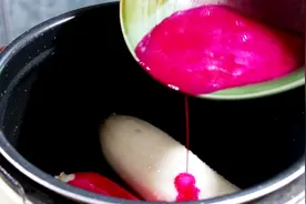 两根莲藕往电饭锅里一放，倒一碗火龙果汁，出锅后都不够吃视频封面