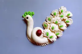 面条捏一捏，做创意孔雀面食，太好看了视频封面