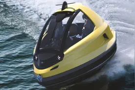 时速72公里，能坐13个人，这艘游艇给你飞一样的感觉！视频封面