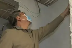 房顶莫名出现下水管道，竟是楼上改的，专家帮忙解决丨生活这一刻视频封面