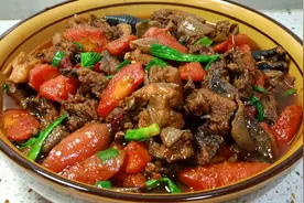 川菜红萝卜烧鸡，这样做光看炒料就流口水，连大厨师傅都点赞