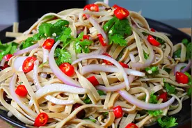 凉拌豆腐丝，怎样做才柔软鲜香有嚼劲？今天小诺就教你饭店的做法