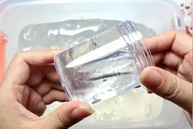 挑战两桶胶水做透泰，消泡后做成液态玻璃，无硼砂还能戳指纹