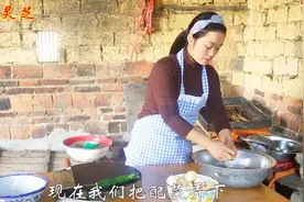 家里来客人，农村妹子做一大锅泥鳅，汤白肉嫩，吃得连汤汁都不剩