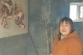 妈妈用老方法教女儿熏腊肉，腊肉好吃入味，放一年不坏！做法简单视频封面