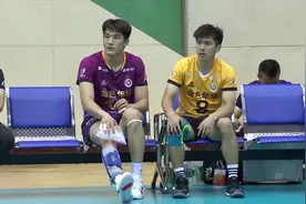江苏男排击败上海小组第一晋级四强，拼下河南四川队获得E组第三视频封面