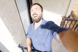 有些人见强光就会打喷嚏，这种现象正常吗？听听医生怎么说视频封面
