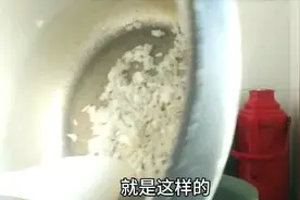让人最头痛的电饭煲用久了经常粘饭用了这种方法终于解决了视频封面