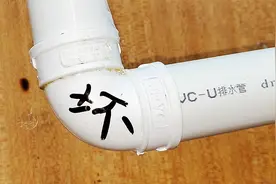 PVC排水管漏水，拆一整根管子太麻烦了，教你个好方法，轻松维修