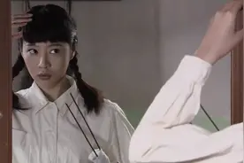 在那遥远的地方：女孩胆子真大，在部队拿火钩子烫头！真厉害视频封面