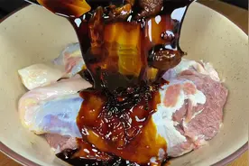 酱牛肉最简单的做法就是直接用酱油泡一天，楼上楼下都馋的流口水视频封面